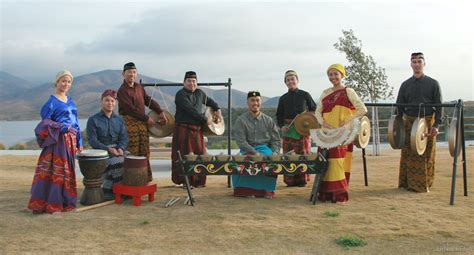 The Maguindanaoan Kulintang of the Southern .